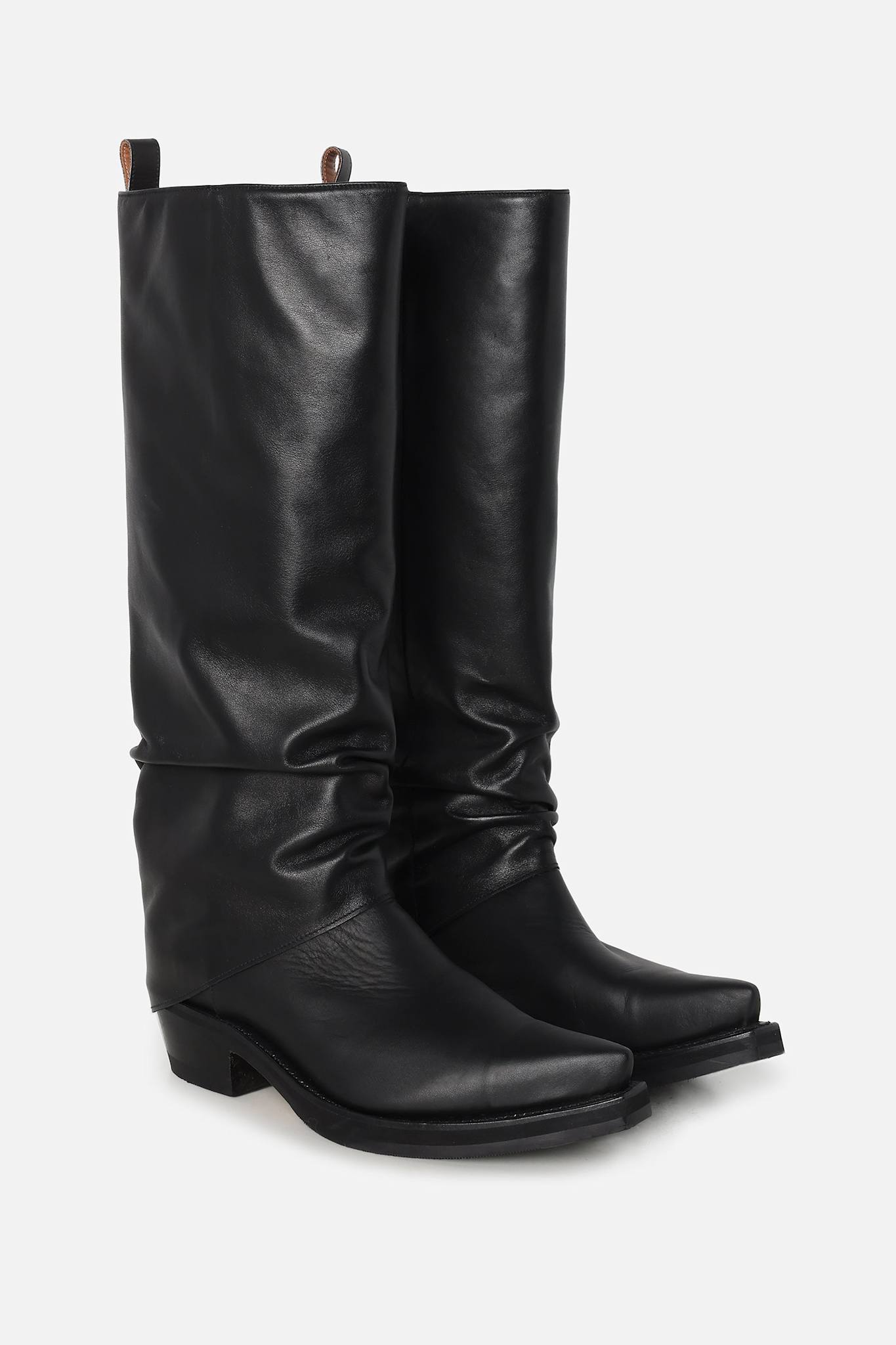 Mealine Boots Show Piece